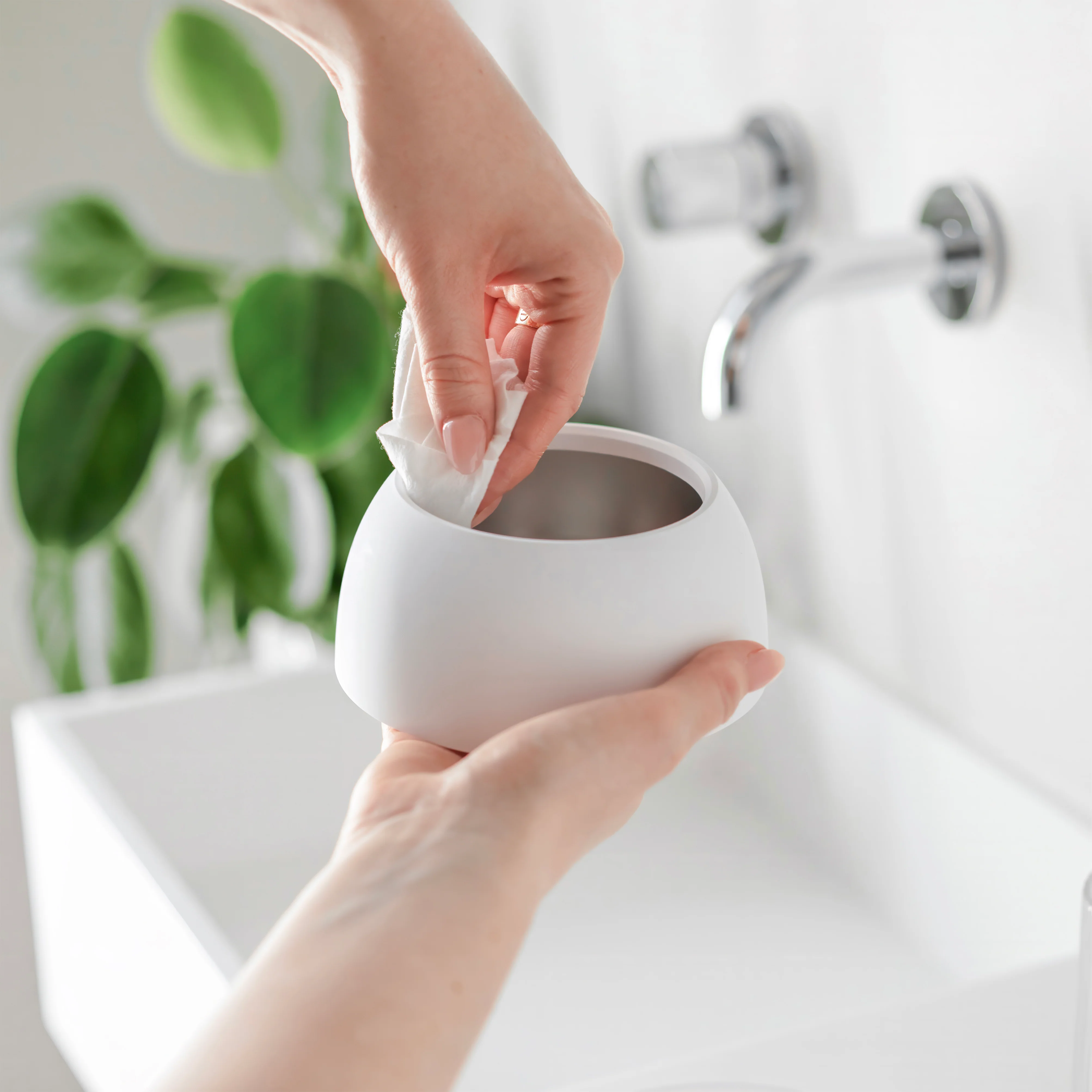 Protective Cleaning Wipes - Image 4